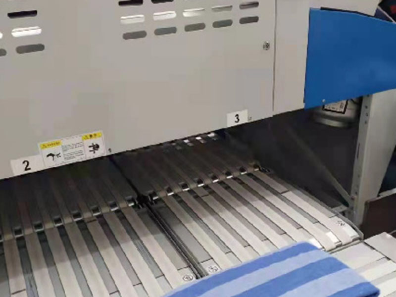 应巾类折叠机-01